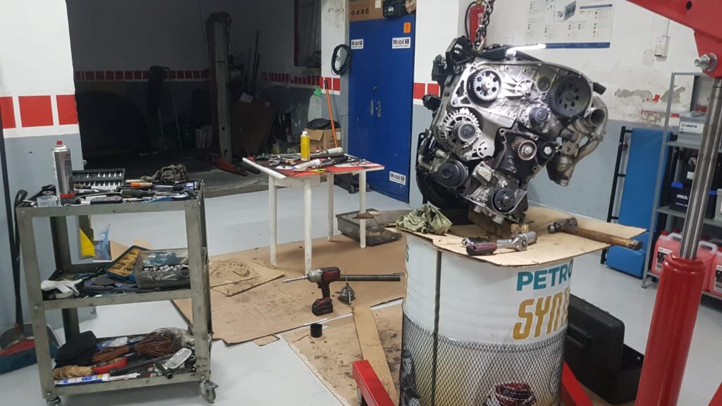 Diagnóstico y reparación mecánica para coches, furgonetas y motos en Barcelona